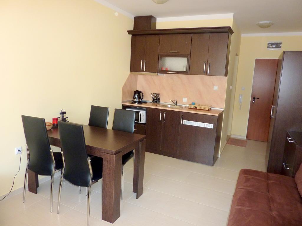 Mm Complex Apartments Primorsko Habitación foto